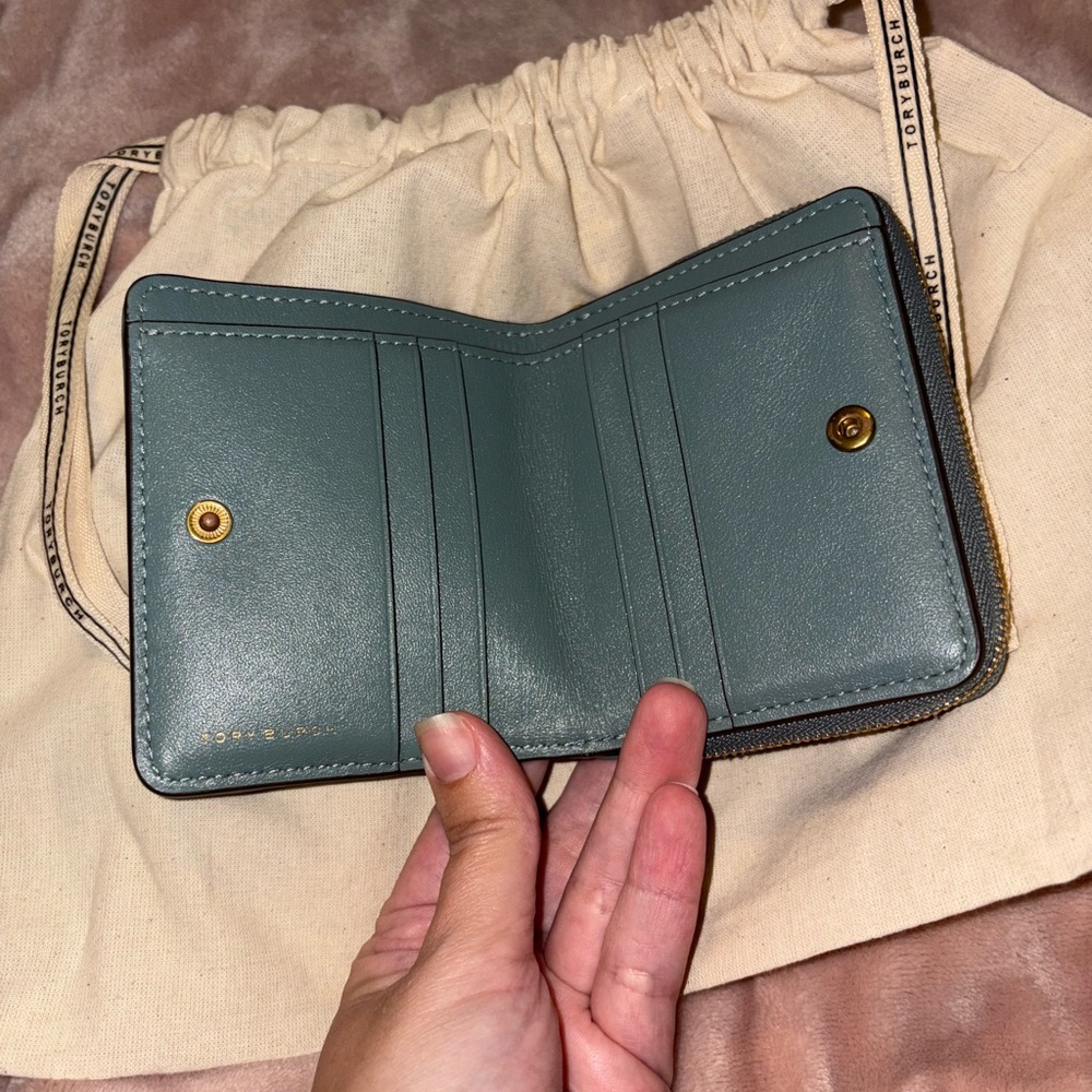 Tory Burch Kira Bi-fold Quilted Wallet - Picture 5 of 9